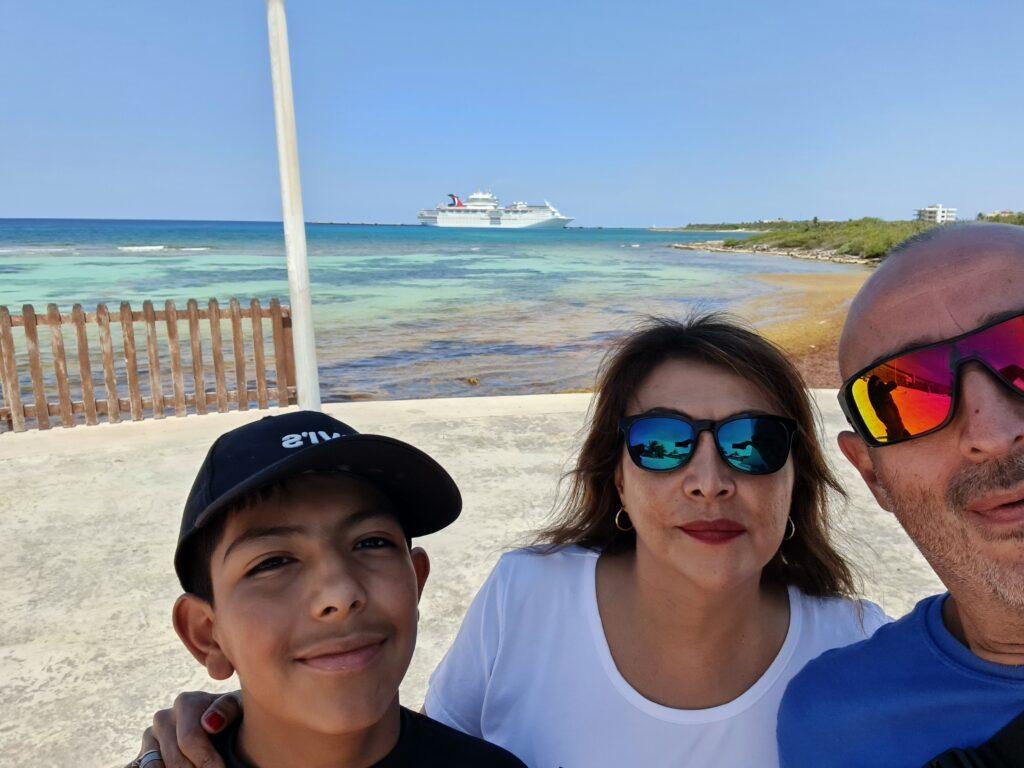 Guticarbs family on the beach