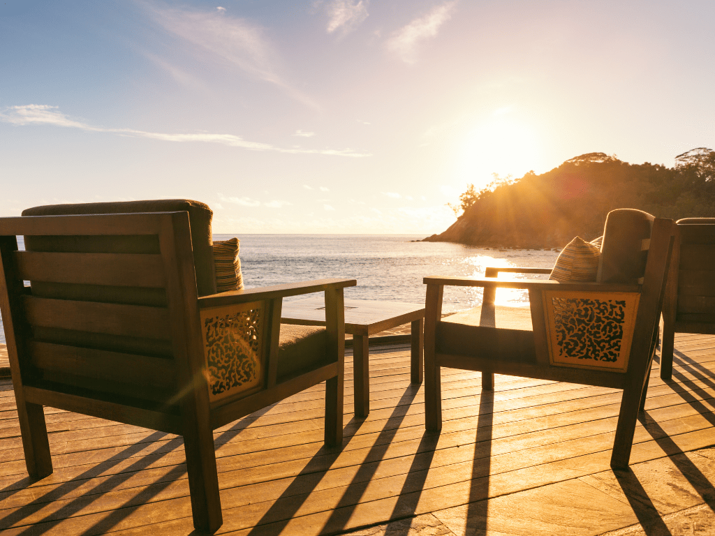 beach side dining