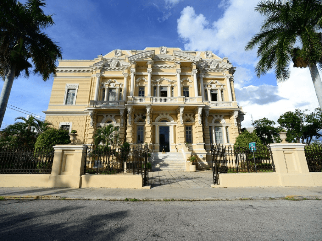 Museo Palacio Canton, street view